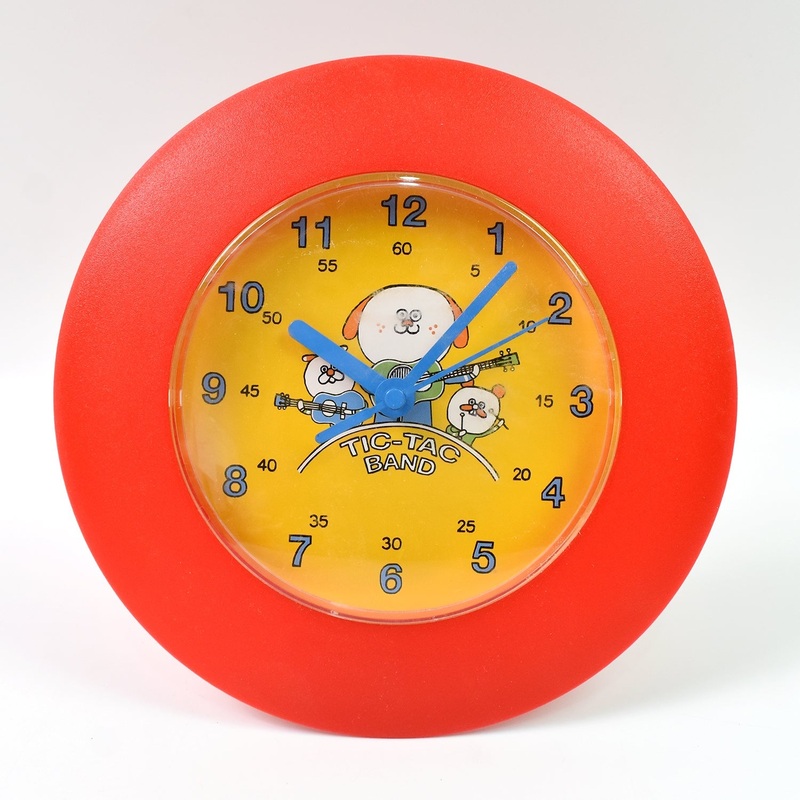 Vintage-Inspired Alarm Clock  A Timeless Addition to Your Space