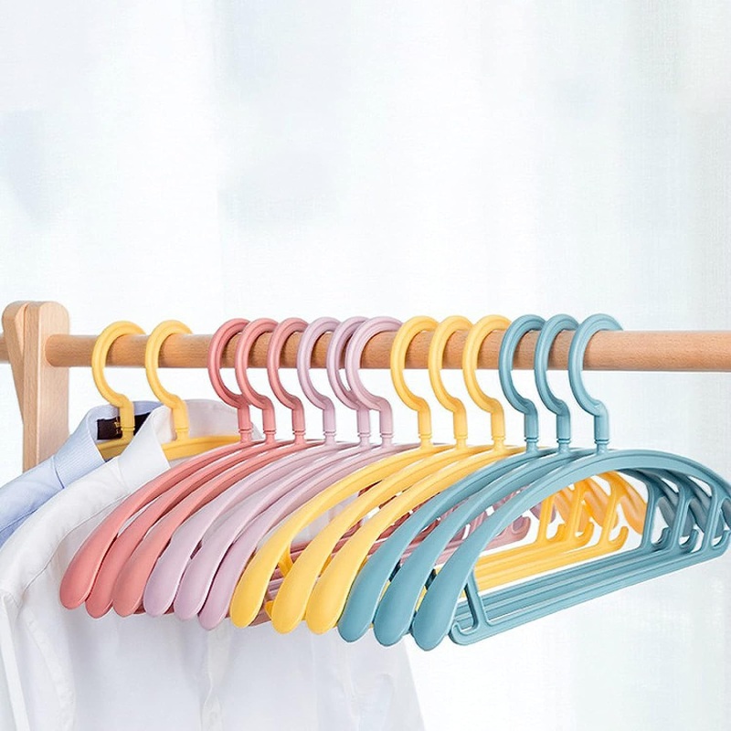 Plastic Hangers, Clothes Hangers – Lightweight Space Saving Hangers – Standard Hangers for Clothes – Durable, Slim & Sleek Hangers (10pc)