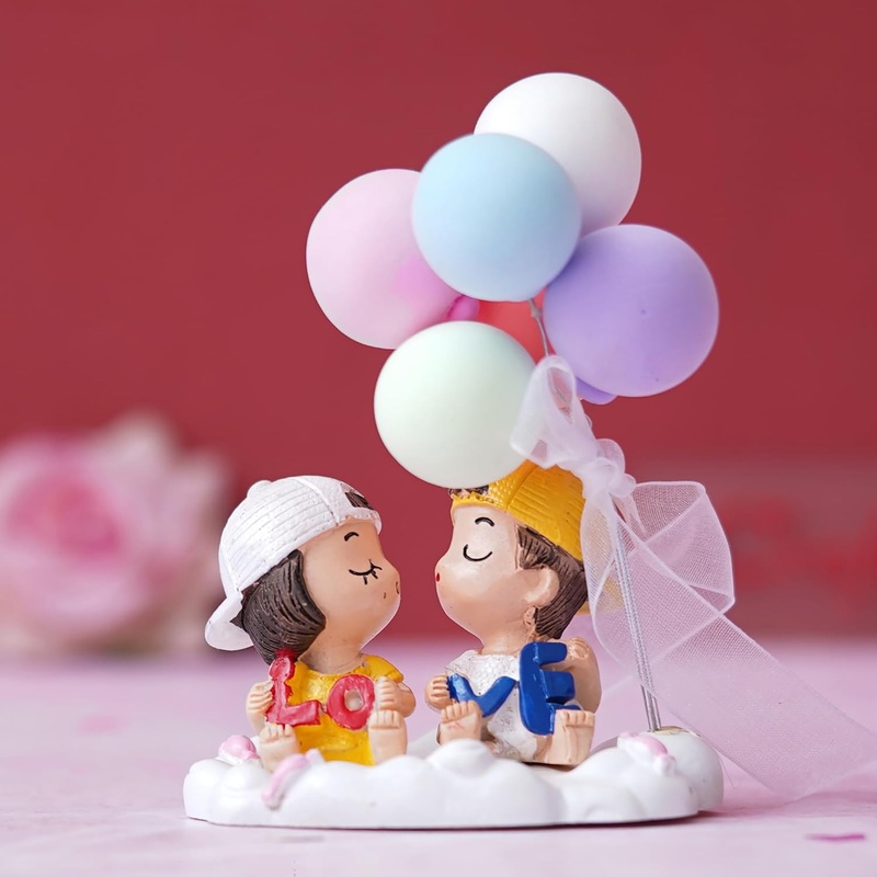 Cute Couple Statue with Balloons Decorative Showpiece – Valentine Gift for Girlfriend, Boyfriend, Husband, Wife