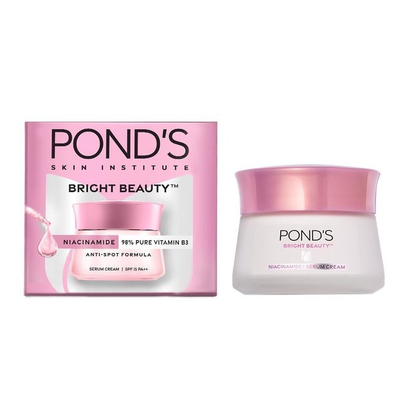POND’S Bright Beauty Day Cream 35 g, Non-Oily, Mattifying Daily Face Moisturizer, SPF 15 – With Niacinamide to Lighten Dark Spots for Glowing Skin