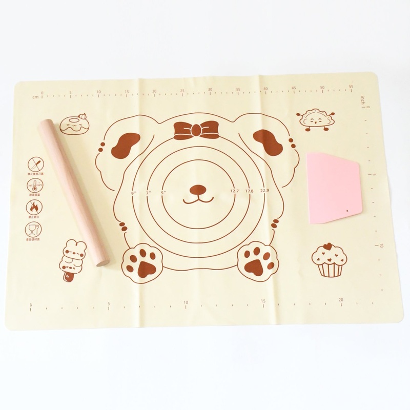 3 In1 Silicone Baking Mat With Wooden Belan & Cake Scraper (3 Pcs Set / 6545 CM)