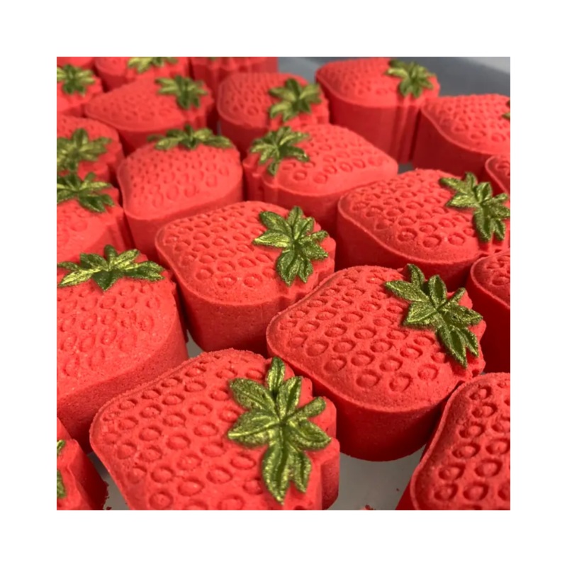 Strawberry Mini Bath Bomb by Poppy & Thyme
