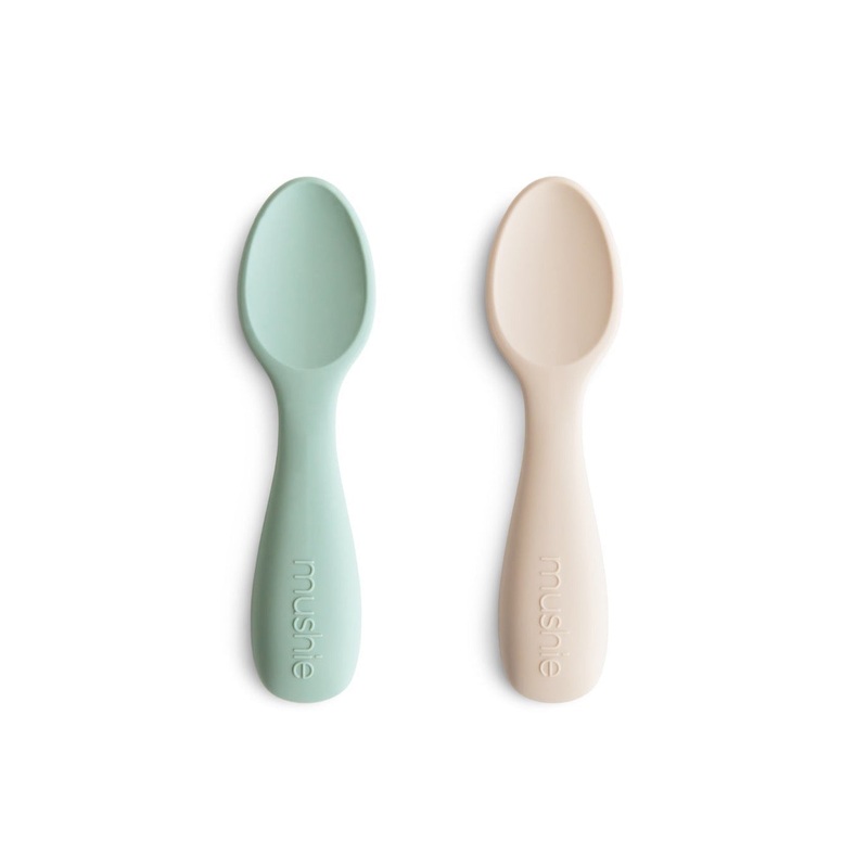 Silicone Toddler Starter Spoons 2-Pack – Cambridge Blue/Shifting Sand by Mushie & Co