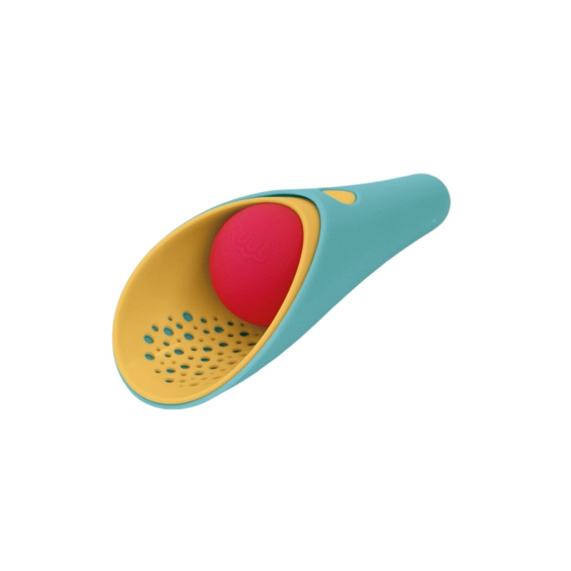 Cuppi Shovel, Sifter and Ball All in One – Banana Blue by Quut Toys